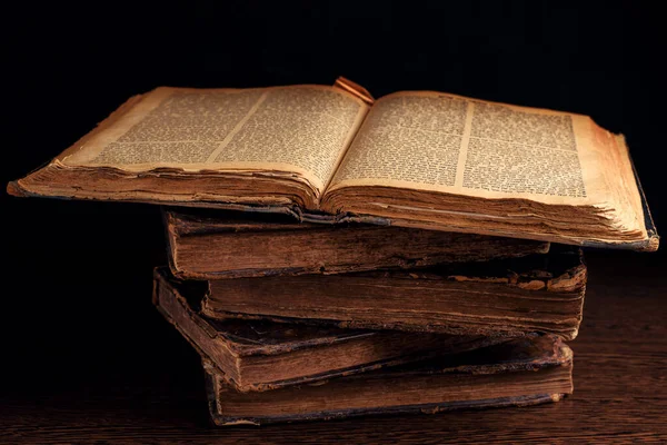 Pilha Velhos Livros Judeus Gasto Gasto Couro Encadernação Escuro Página — Fotografia de Stock