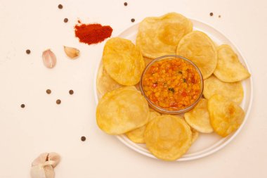 Hint mutfağı. Luchi tortilla ve pişmiş sebze..