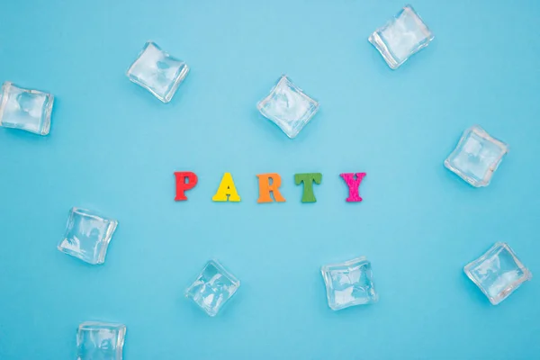 Word Party Sobre Fondo Azul Letras Multicolores Madera Cubitos Hielo —  Fotos de Stock