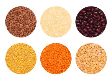 Beyaz arka planda izole edilmiş mısır gevrekleri.