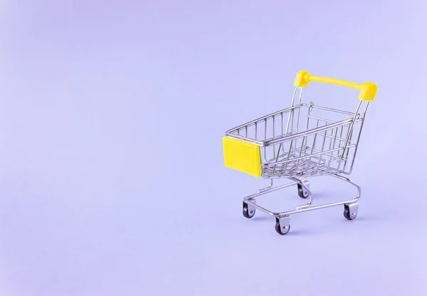 Small Grocery Cart Purple Background Free Space Text — Fotografia de Stock