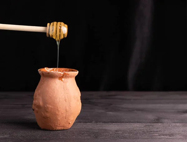 Honey Flows Wooden Spoon Clay Pot Free Space Text Farming — Foto de Stock