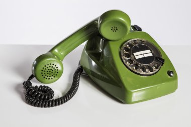 Eski telefon, eski telefon üzerinde beyaz izole