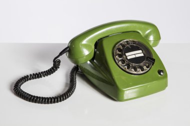 Eski telefon, eski telefon üzerinde beyaz izole