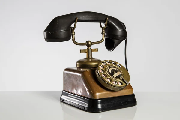 Stary telefon, stary telefon na białym tle — Zdjęcie stockowe