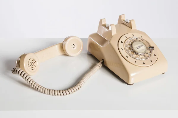 Telefone velho, telefone velho isolado no branco — Fotografia de Stock