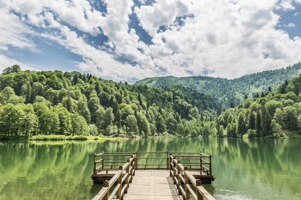 güzel göl ve İskelesi