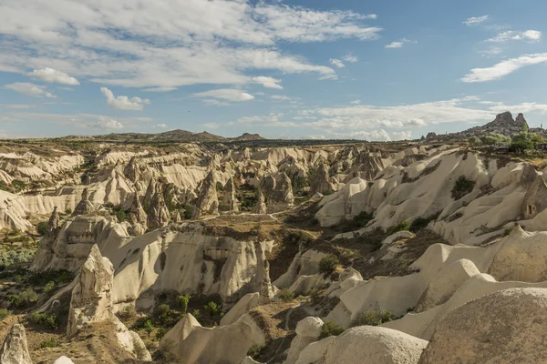 sabah alacakaranlıkta Göreme Vadisi Kapadokya'nın Peri bacaları
