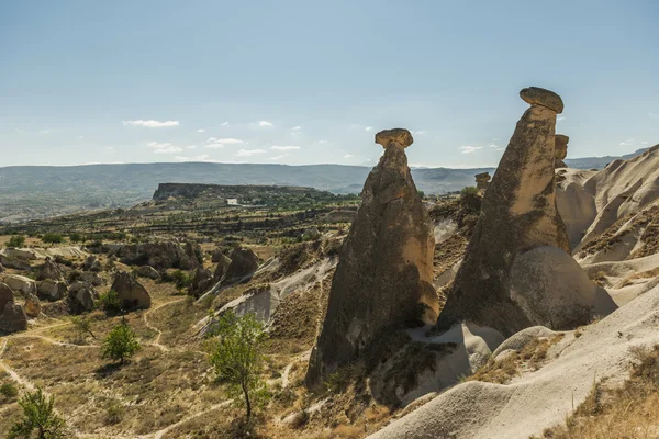 Rano zmierzch w bajkowe kominy w goreme doliny Kapadocji — Zdjęcie stockowe