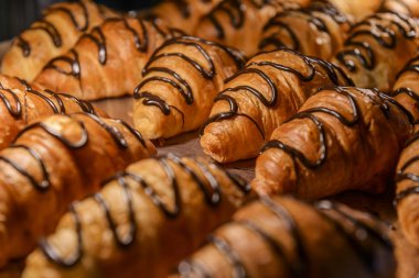 Çikolata dolgulu kruvasan 