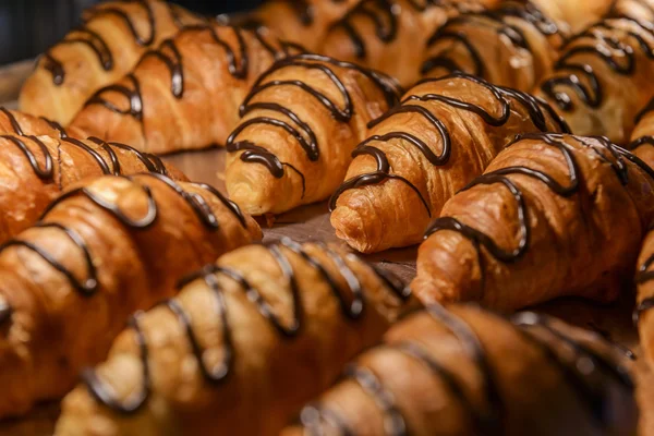 Çikolata dolgulu kruvasan 