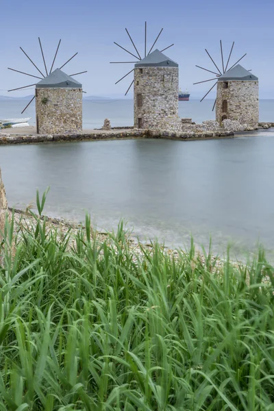 Gamla väderkvarnar i chios på natten — Stockfoto