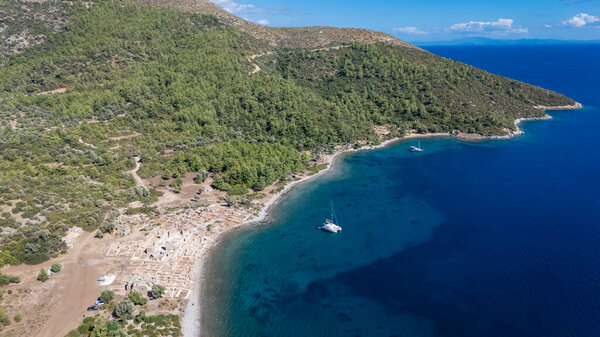 Древние руины Киссебуку (Анастасиаполис) на побережье Бодрума