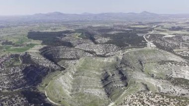 Usak Türkiye 'deki Blaundus Antik Şehir Harabelerinin Hava Aracı Videosu, Sinema Manzarası