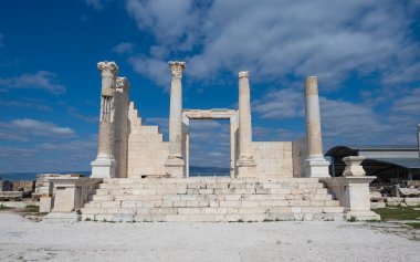 Türkiye 'nin Denizli kentindeki Laodikeia Antik Kenti kalıntıları, Ege bölgesindeki antik mimari, taş yapılar ve manzaralı tarihi manzaralara ev sahipliği yapıyor..