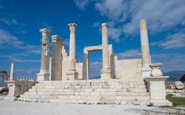 Türkiye 'nin Denizli kentindeki Laodikeia Antik Kenti kalıntıları, Ege bölgesindeki antik mimari, taş yapılar ve manzaralı tarihi manzaralara ev sahipliği yapıyor..