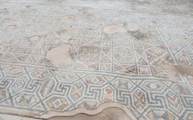 Türkiye 'nin Denizli kentindeki Laodikeia Antik Kenti kalıntıları, Ege bölgesindeki antik mimari, taş yapılar ve manzaralı tarihi manzaralara ev sahipliği yapıyor..