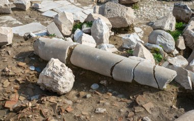 Türkiye 'nin Denizli kentindeki Laodikeia Antik Kenti kalıntıları, Ege bölgesindeki antik mimari, taş yapılar ve manzaralı tarihi manzaralara ev sahipliği yapıyor..