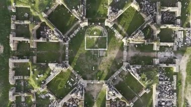 Hierapolis Antik Kenti ve Pamukkale Travertines 'in Hava Aracı Videosu, Denizli Türkiye