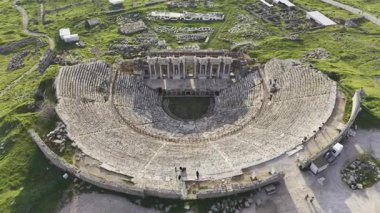 Hierapolis Antik Kenti ve Pamukkale Travertines 'in Hava Aracı Videosu, Denizli Türkiye