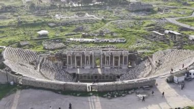 Hierapolis Antik Kenti ve Pamukkale Travertines 'in Hava Aracı Videosu, Denizli Türkiye