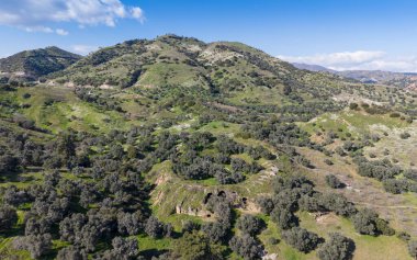 Türkiye 'nin Aydın kentindeki Mastaura Antik Kenti' nin insansız hava aracı görüntüsü, antik kalıntıların, iyi korunmuş Roma amfitiyatrosunun ve yukarıdan çevreleyen manzaranın görüntülerini sergiliyor..