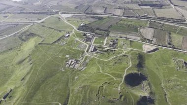 Denizli Türkiye 'deki Tripolis Antik Şehir Harabelerinin Hava Aracı Videosu, Roma Mimarisi