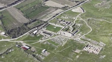 Denizli Türkiye 'deki Tripolis Antik Şehir Harabelerinin Hava Aracı Videosu, Roma Mimarisi