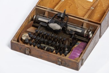 Eski Daktilo, bir daktilo sayfa boş.