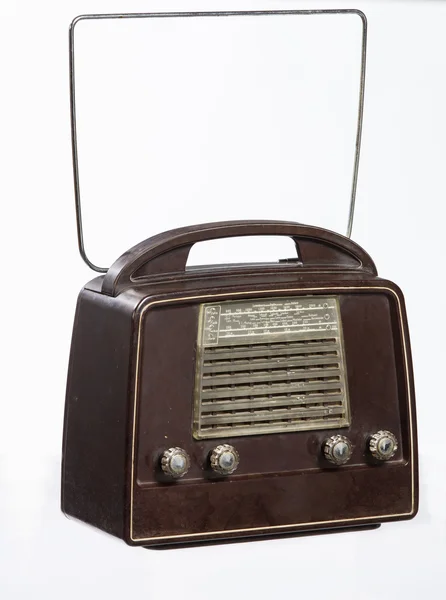 Fotos de Old Radio, una vieja radio de estilo retro de los años 50 aislada  sobre fondo blanco . - Imagen de © kokal #97098328