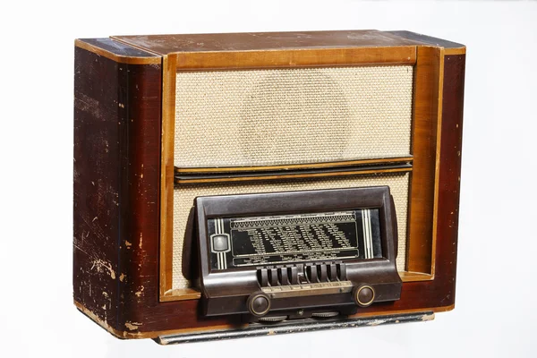 Fotos de Old Radio, una vieja radio de estilo retro de los años 50 aislada  sobre fondo blanco . - Imagen de © kokal #97097098
