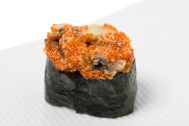 Gunkan suşi ile kıyılmış ahtapot