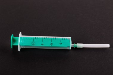 Yeşil plastik şırınga