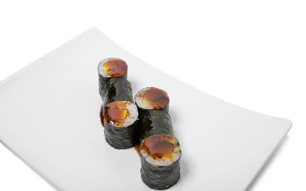 Rolos tradicionais de sushi de abacate japonês — Fotografia de Stock