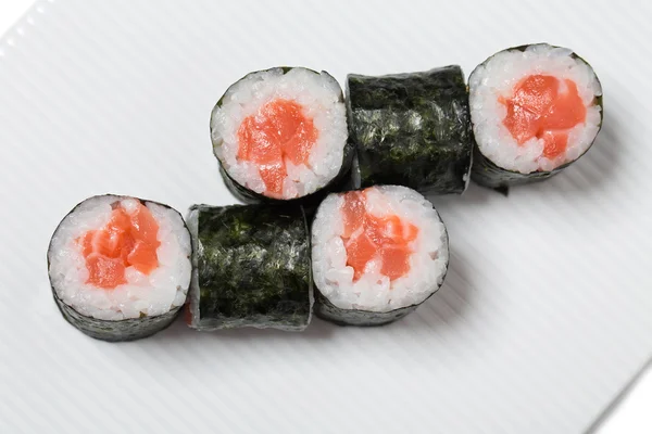 Rolos de sushi japonês tradicional — Fotografia de Stock