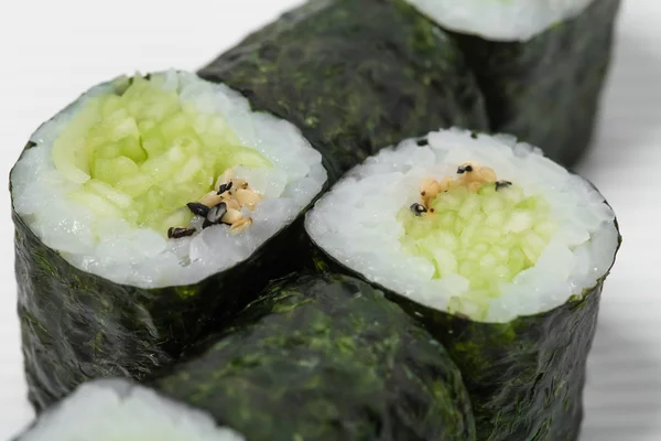 Geleneksel Japon vejetaryen suşi rulo — Stok fotoğraf