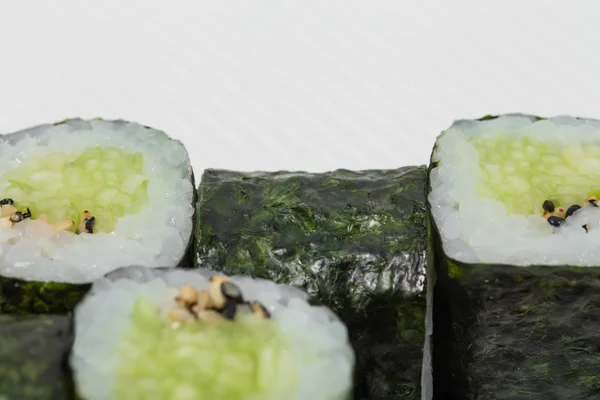 Rollos tradicionales de sushi vegetariano japonés — Foto de Stock