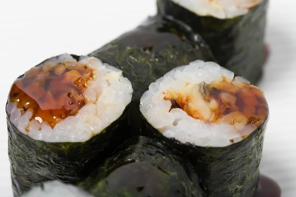 Traditionella japanska maki unagi rulle — Stockfoto