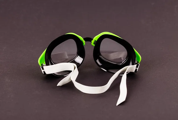 Plastic green goggles for swimming — Stock Photo, Image