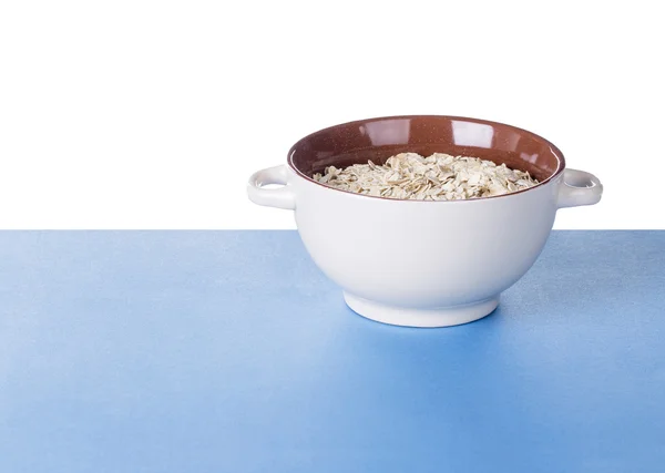 Porridge à l'avoine dans un bol. — Photo