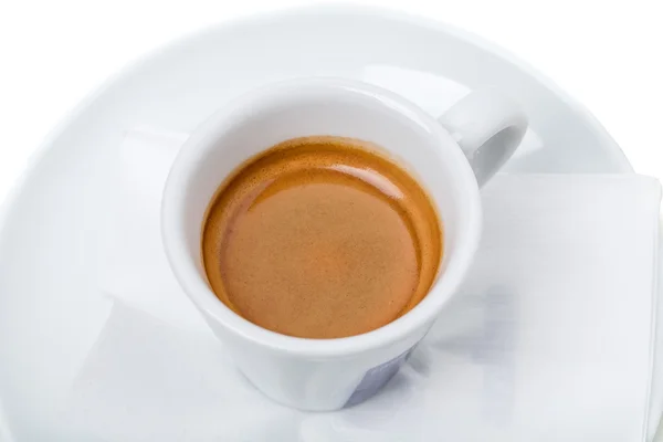 Taza espresso completa en el plato . — Foto de Stock