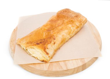 Kek bir peynir ile doldurulmuş.