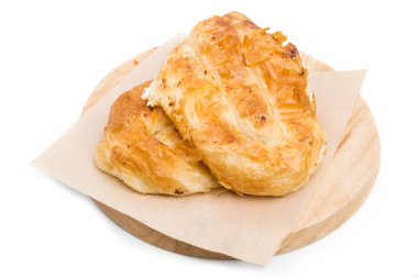 Kek bir peynir ile doldurulmuş.