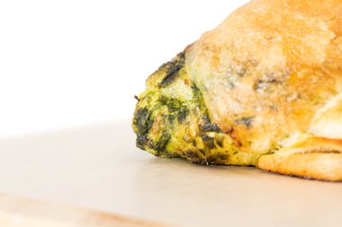 Tatlı pasta peynir ve ıspanak ile.