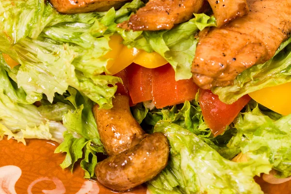 Varkensvlees salade met champignons. — Stockfoto