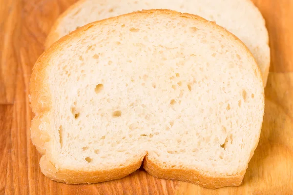 Geschnittenes frisches Weizenbrot. — Stockfoto