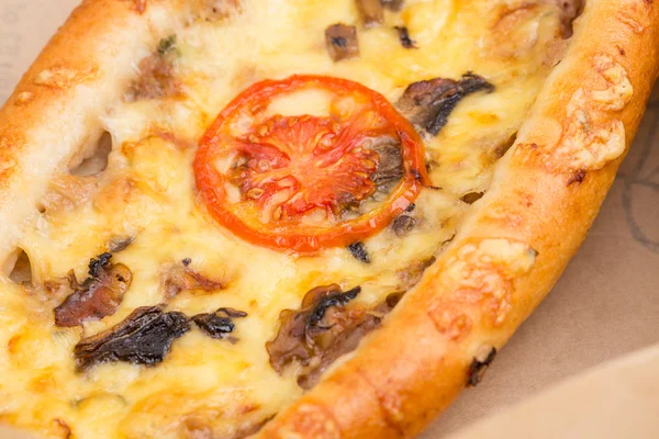 Pizza aux champignons fermer — Photo