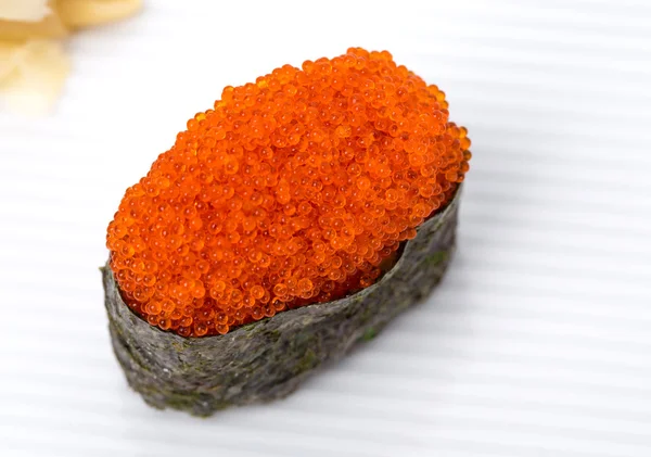 Sushi Gunkan com caviar vermelho — Fotografia de Stock