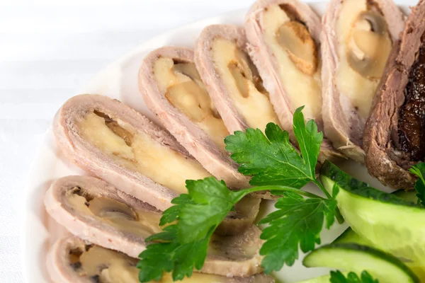 Deliciosos rollos de cerdo asados . — Foto de Stock