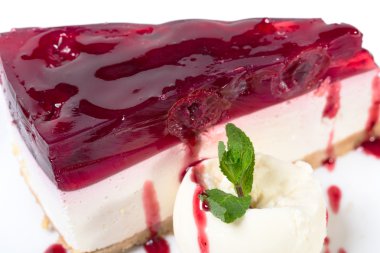 Nane ile lezzetli vişneli cheesecake.